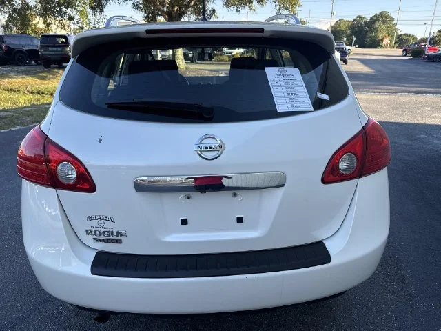 Used 2015 White Nissan S image 33