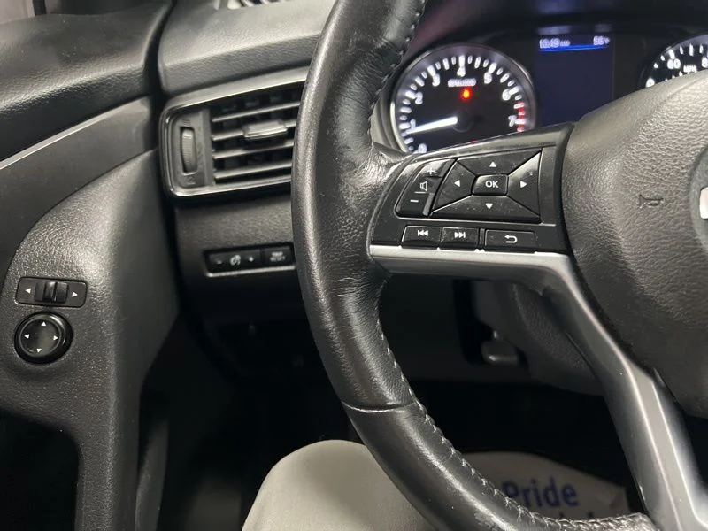 Used 2018 Silver Nissan SV image 22