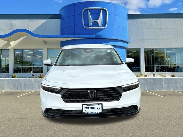 New 2026 Platinum White Pearl Honda LX image 2