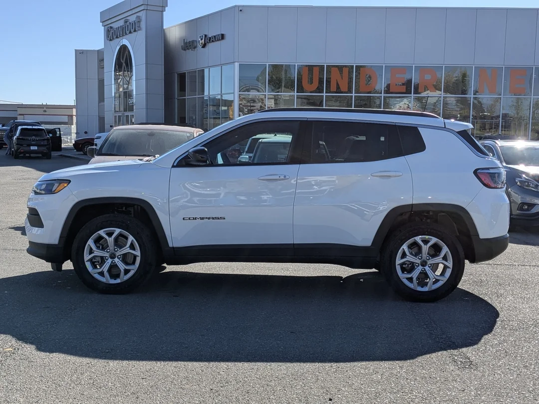 New 2026 White Jeep North - - 4x4 - Panoramic Sunroof - Alpine Audio - Adaptive Cruise - Power Liftgate & More! image 5