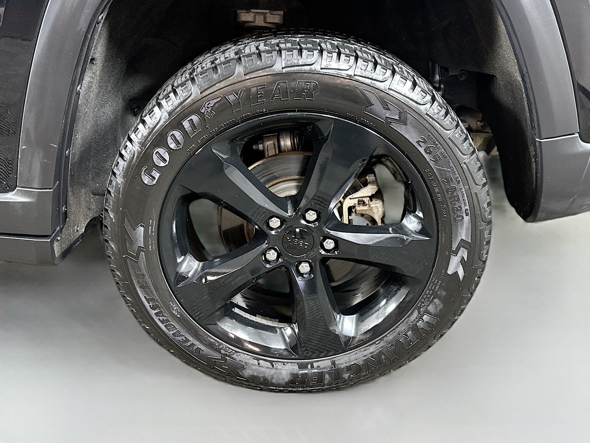 Used 2023 Diamond Black Crystal Pearlcoat Jeep Limited image 30