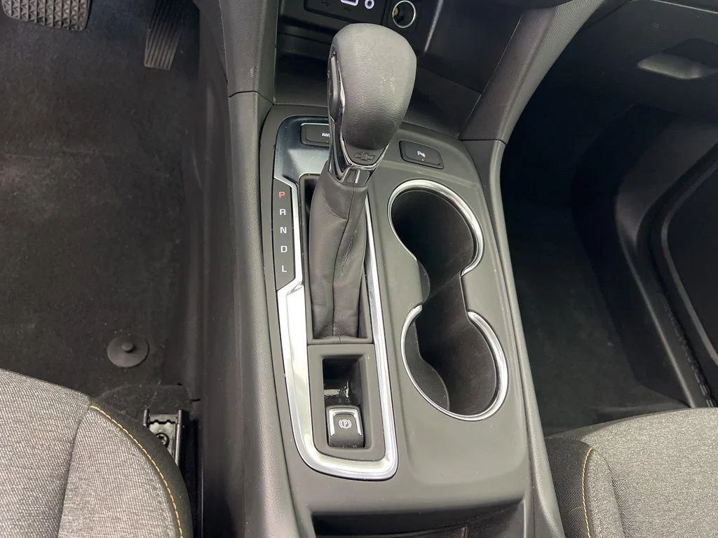 Used 2024 Summit White Chevrolet LT image 16