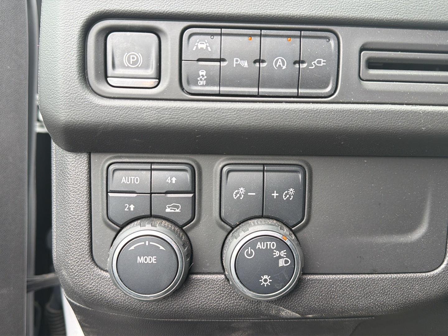 Used 2021 Summit White Chevrolet RST image 10