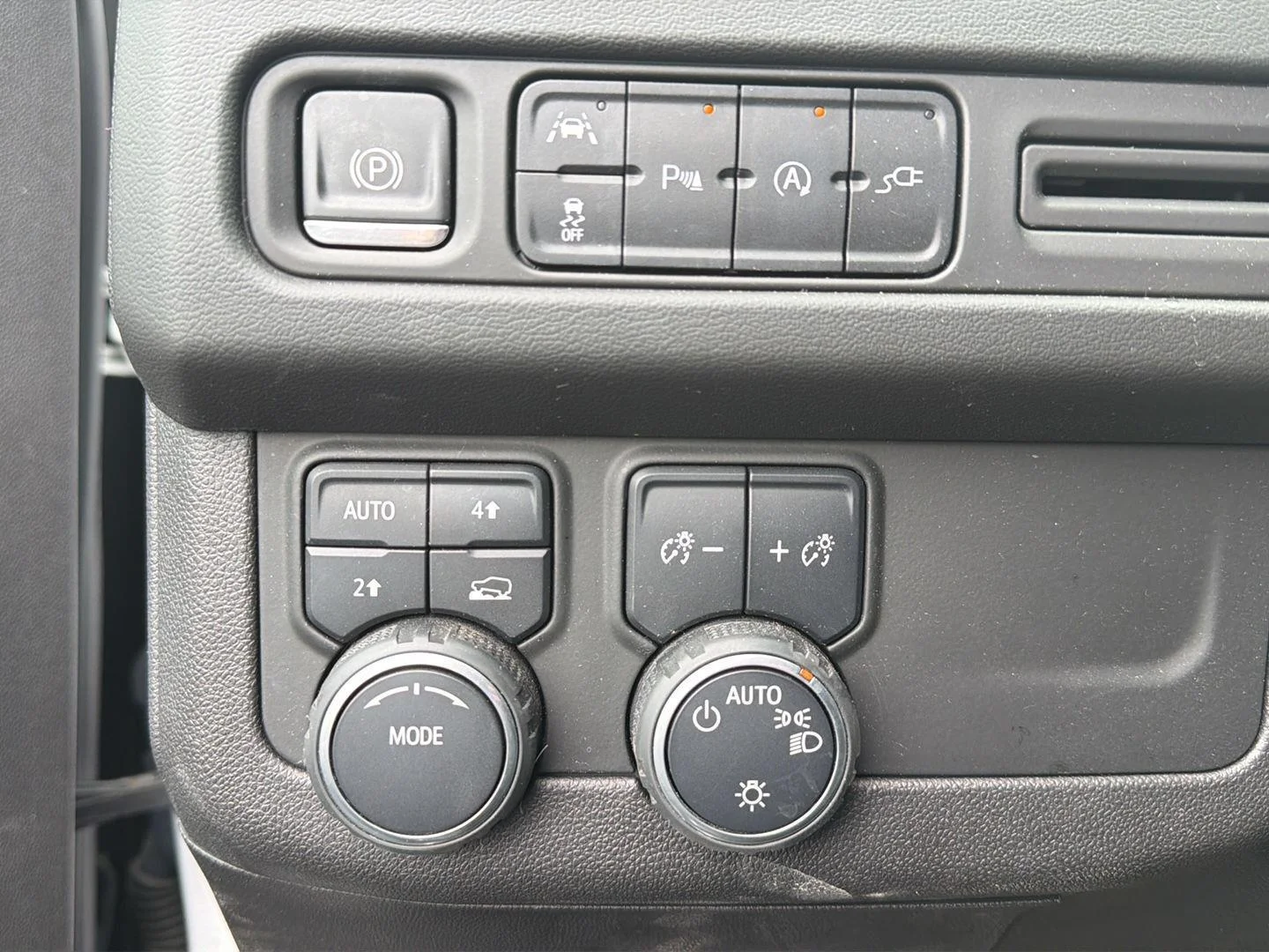 Used 2021 Summit White Chevrolet RST image 10