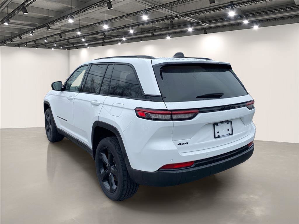 Used 2023 Bright White Clearcoat Jeep Altitude image 5