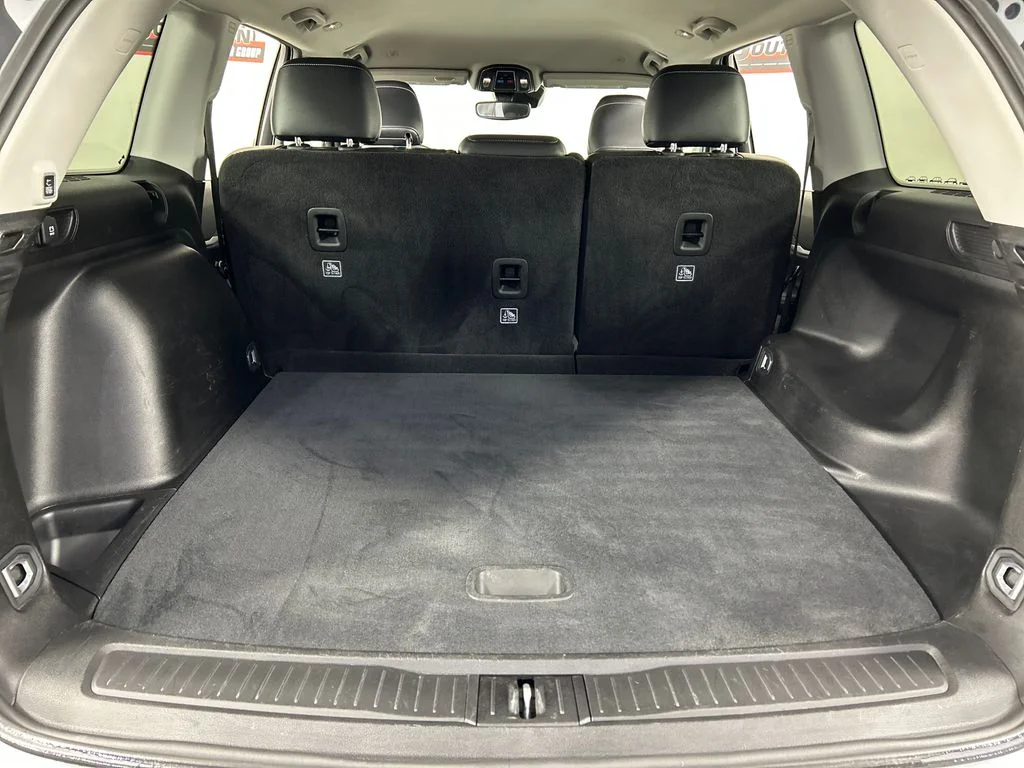 Used 2023 White/off-white Jeep Limited image 19
