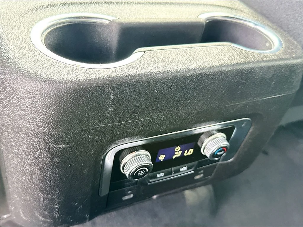 2021 GMC Yukon XL SLT - Photo 28