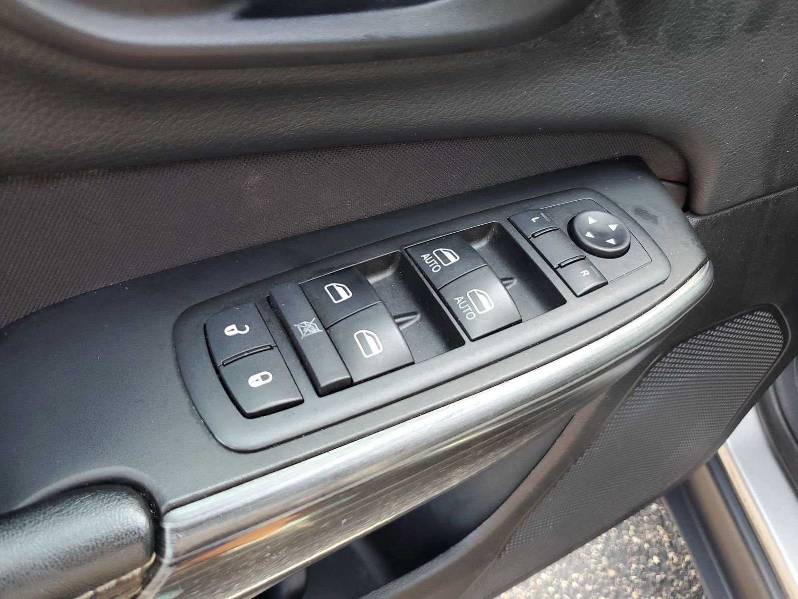 Used 2015 Silver Jeep Latitude image 19