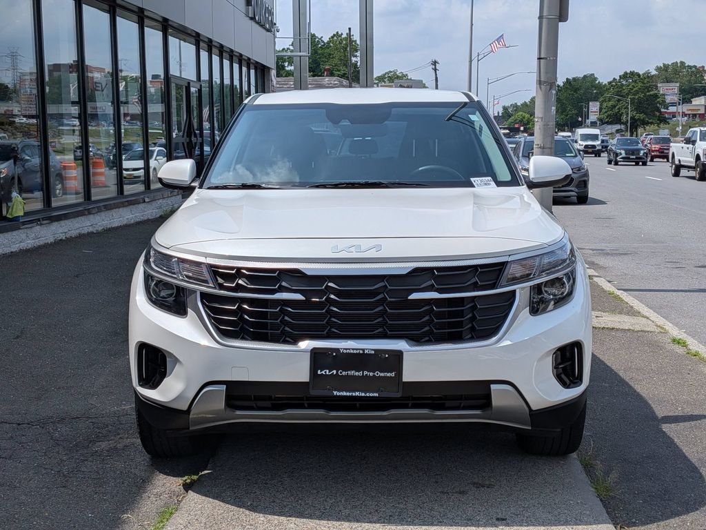 Used 2024 White Kia LX image 3