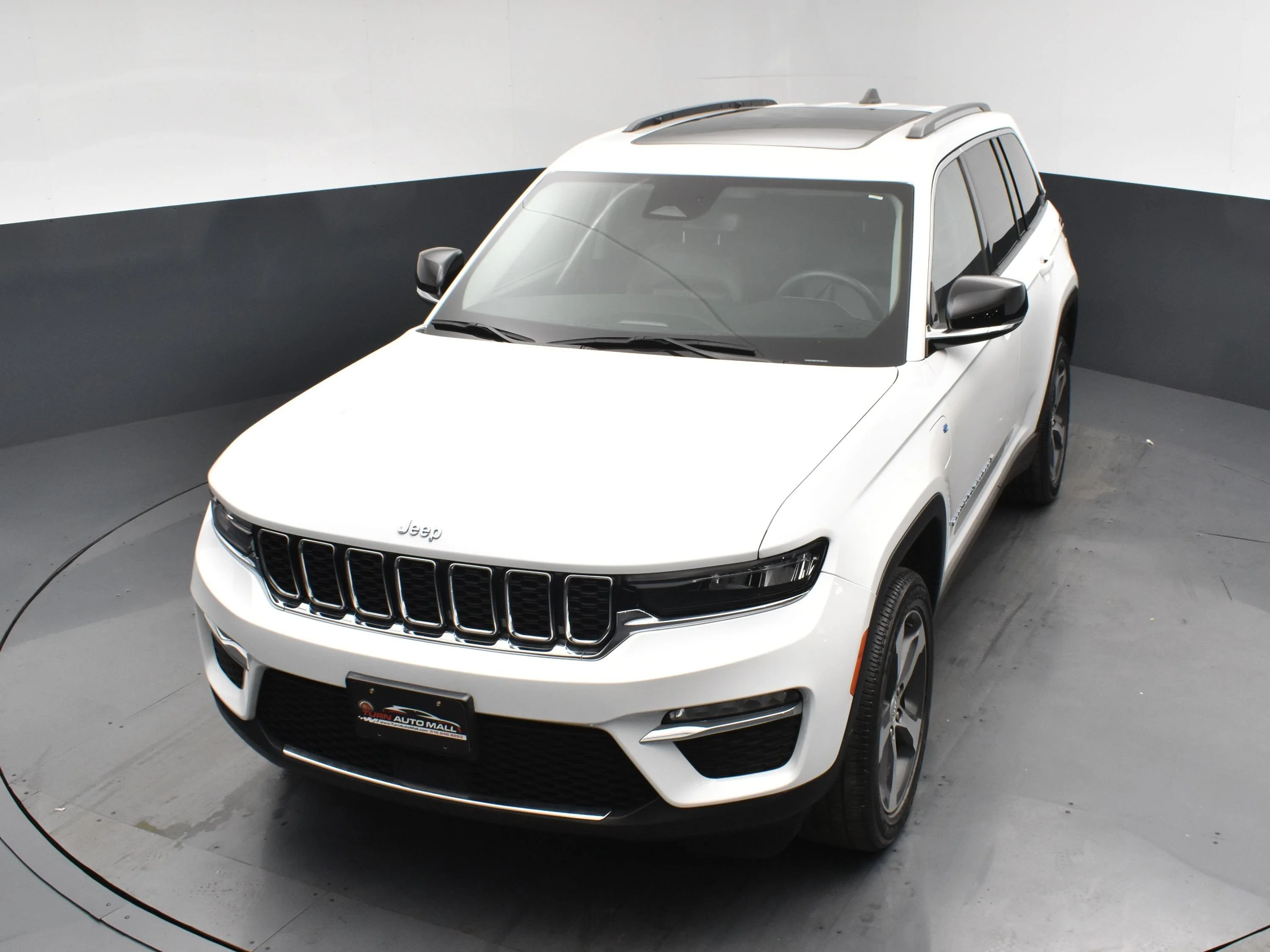 Used 2023 Bright White Clearcoat Jeep  image 17