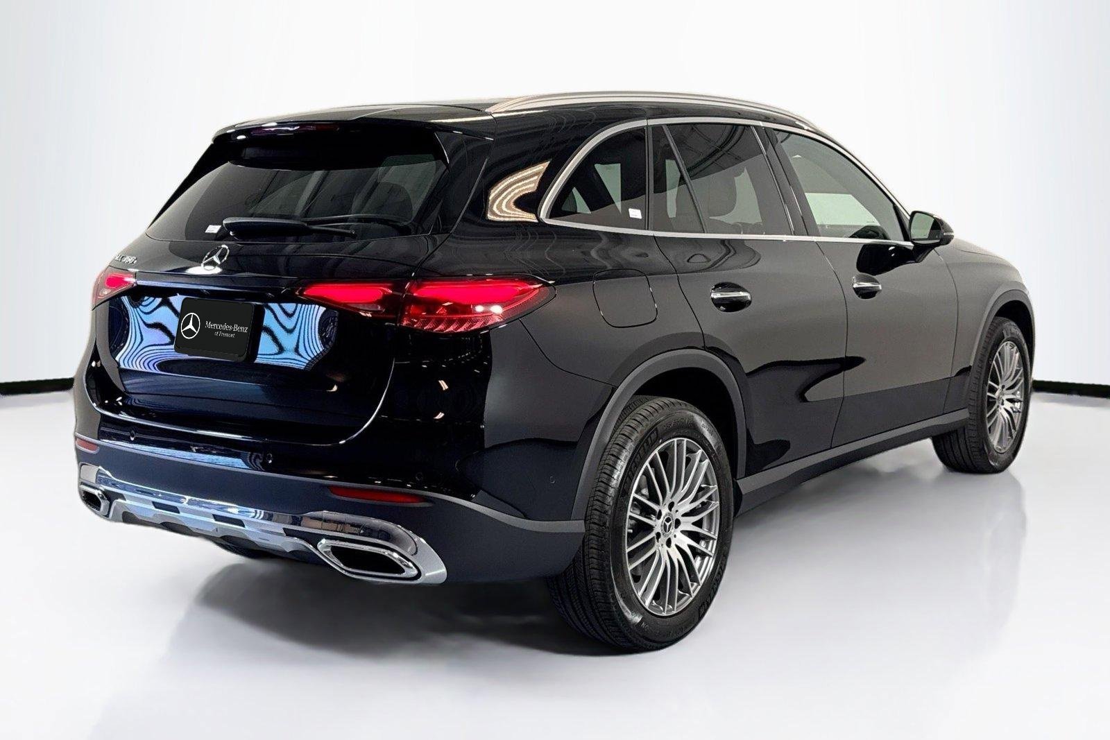 New 2026 Black Mercedes-Benz GLC 300 image 5