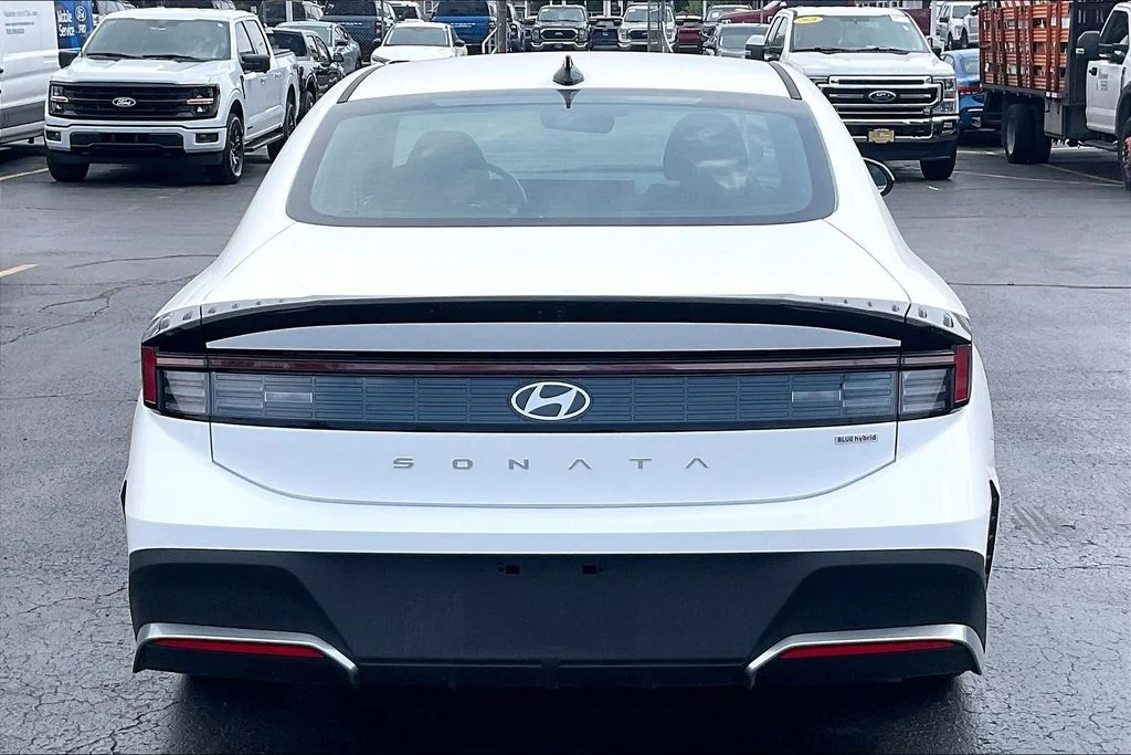 Used 2026 White Hyundai Blue image 3