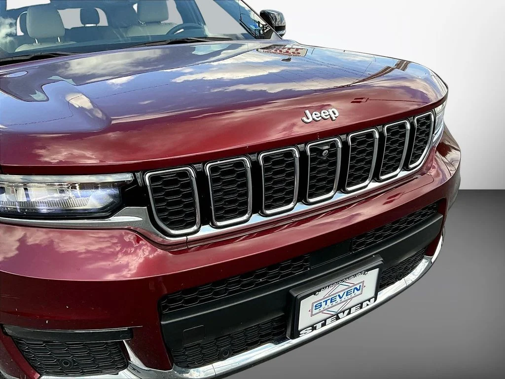 Used 2023 Red Jeep Limited image 31