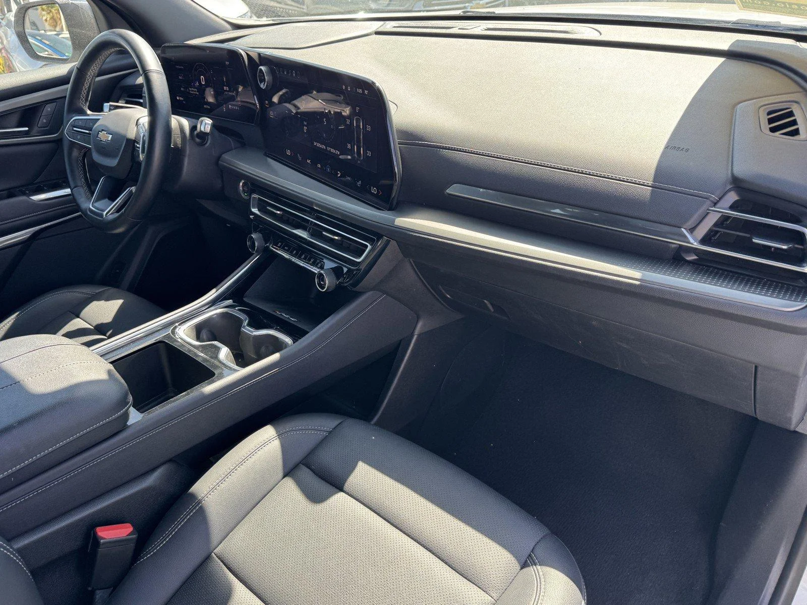 Used 2025 Summit White Chevrolet LT image 7