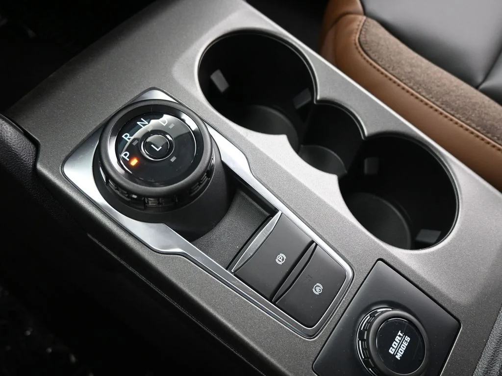 New 2025 Carbonized Gray Metallic Ford Outer Banks image 19