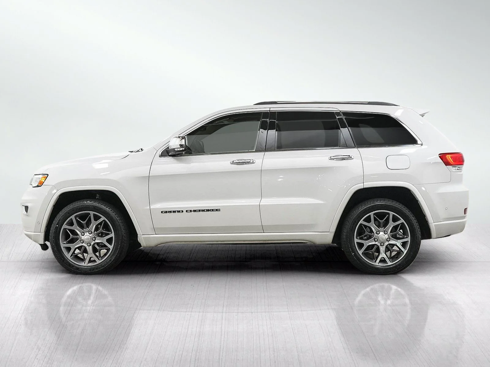 Used 2020 Jeep Grand Cherokee Overland with VIN 1C4RJFCG9LC363903 for sale in Hopkins, Minnesota