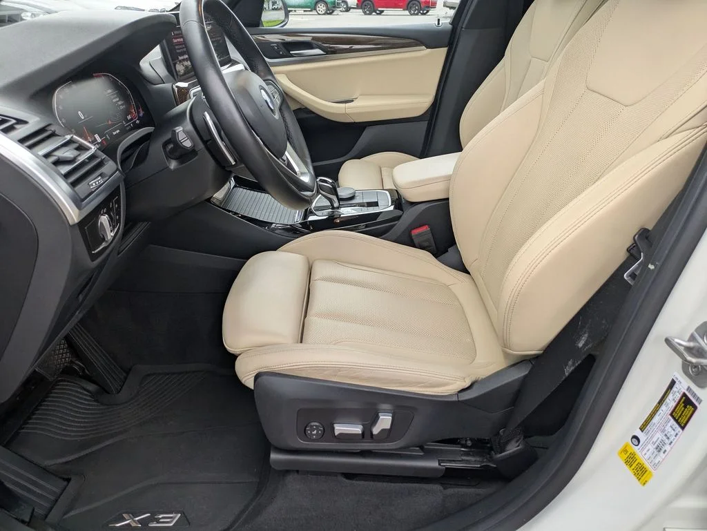 Used 2023 White BMW sDrive30i image 12