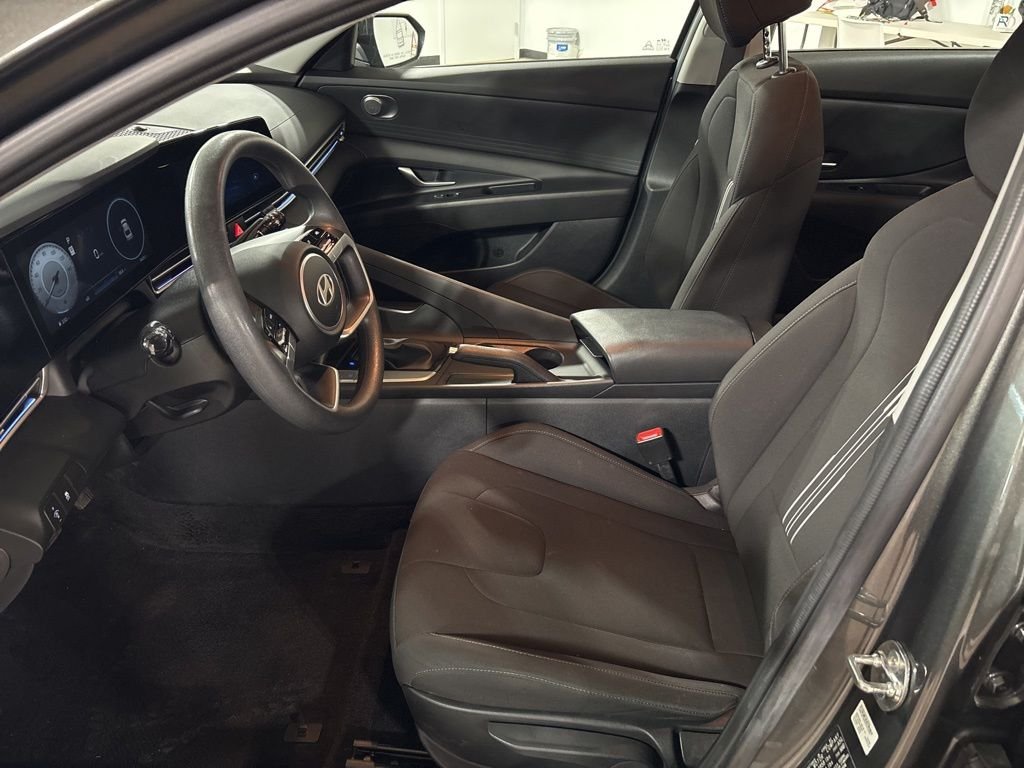 Used 2024 Gray Hyundai SEL image 9