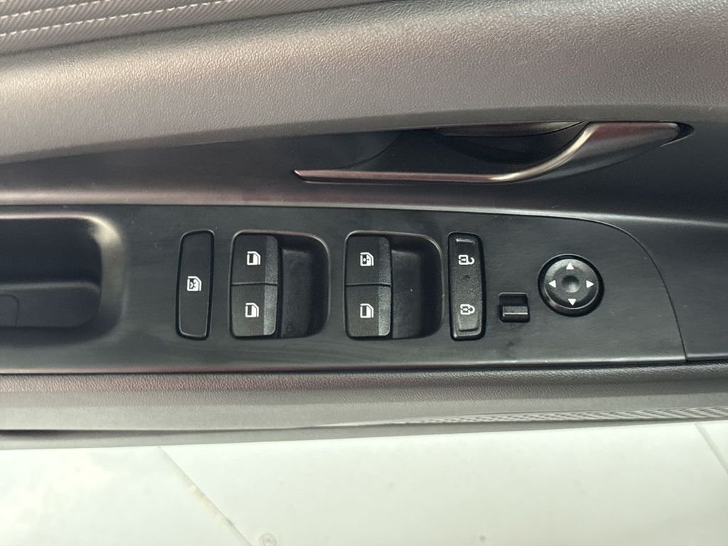 Used 2025 Gray Hyundai SEL Sport image 14