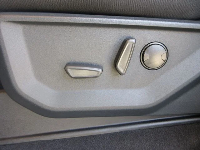 New 2026 Carbonized Gray Metallic Ford XLT image 12