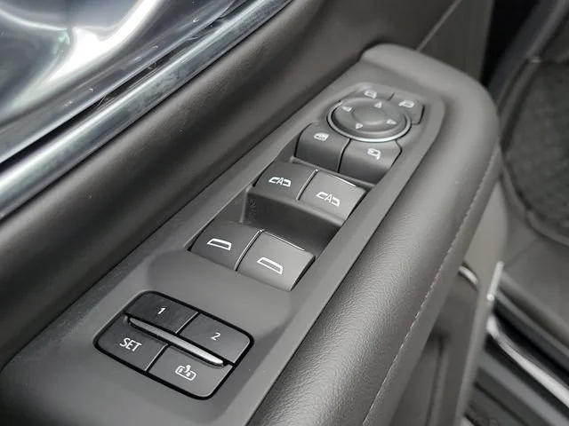 Used 2023 Black Chevrolet High Country image 10