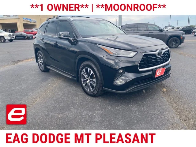 Pre-Owned 2022 Toyota Highlander XLE