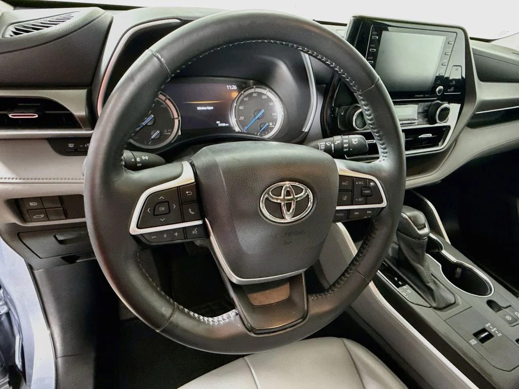 Used 2022 Moon Dust Toyota Hybrid XLE image 11