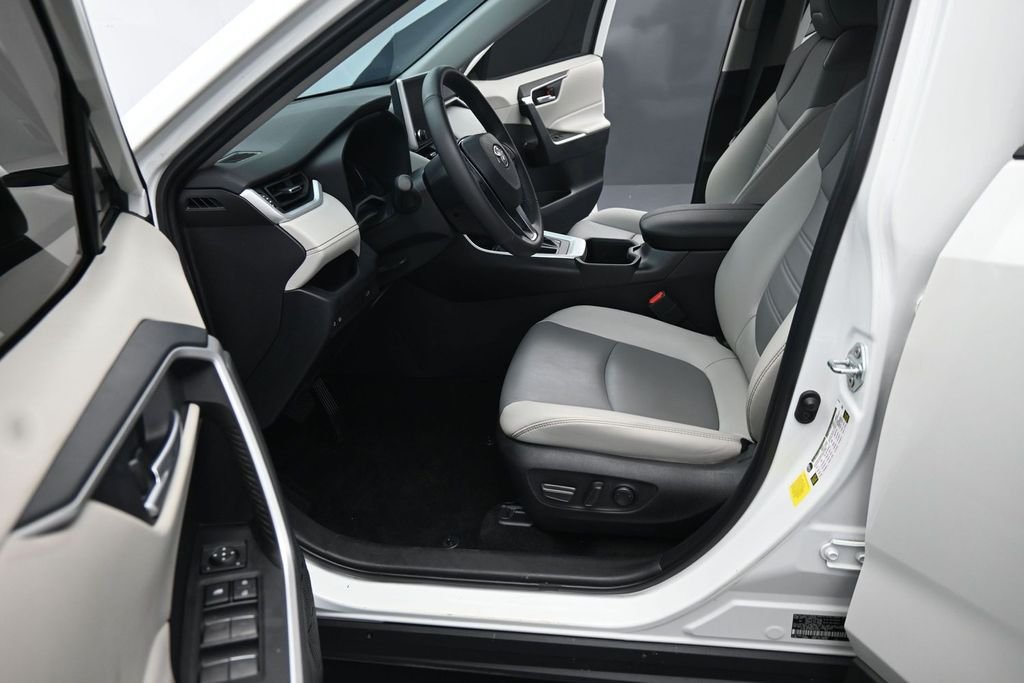 Used 2024 Beige Toyota XLE Premium image 17