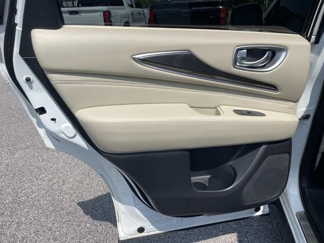 Used 2019 White INFINITI LUXE image 11