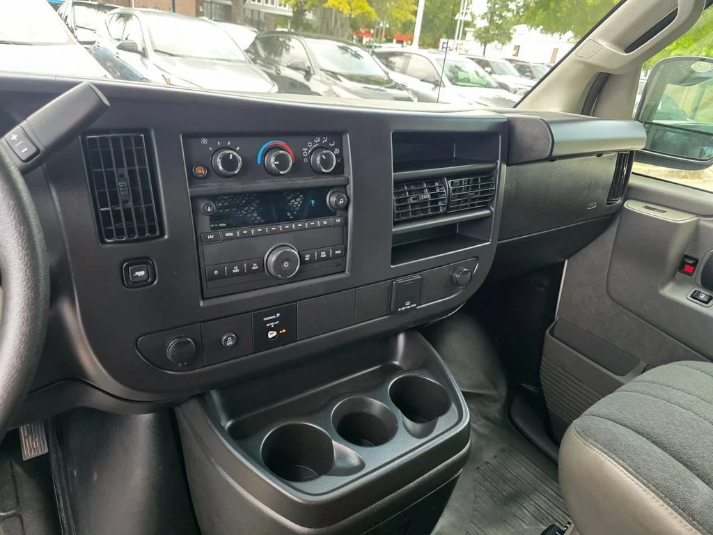 Used 2025 Summit White Chevrolet WT image 9