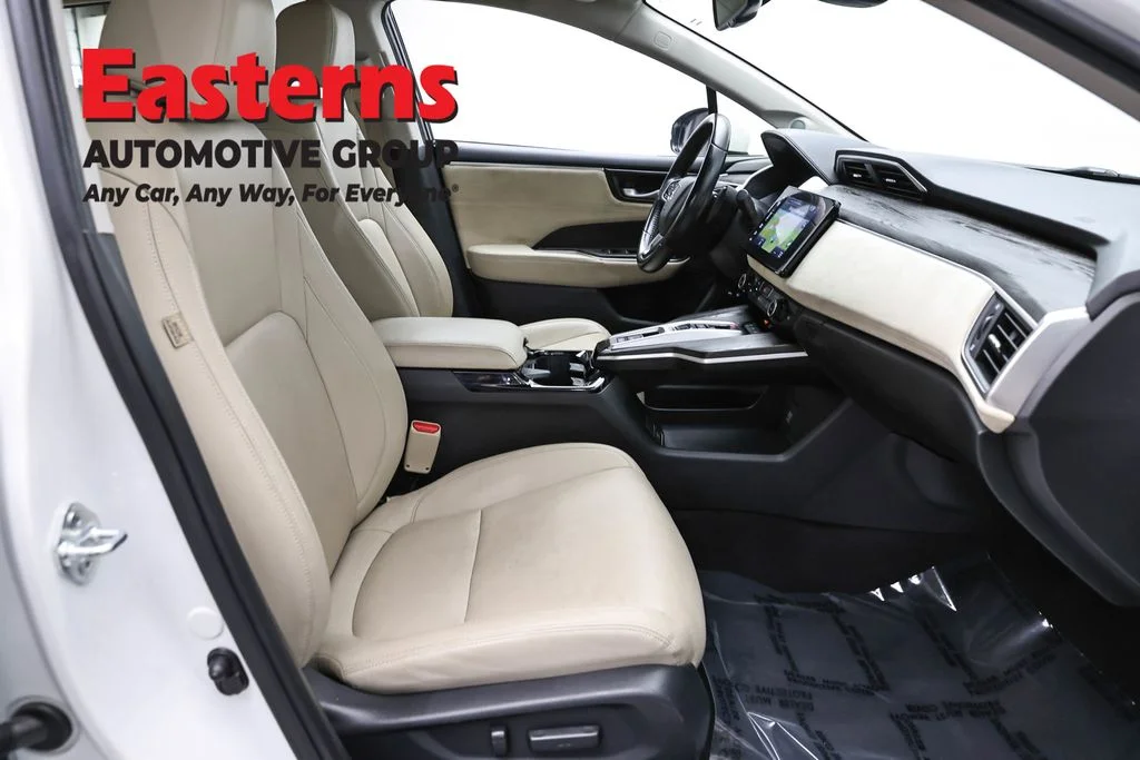 Used 2018 White Honda Touring image 23