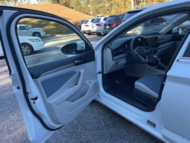 2026 Volkswagen Jetta SE - Photo 4
