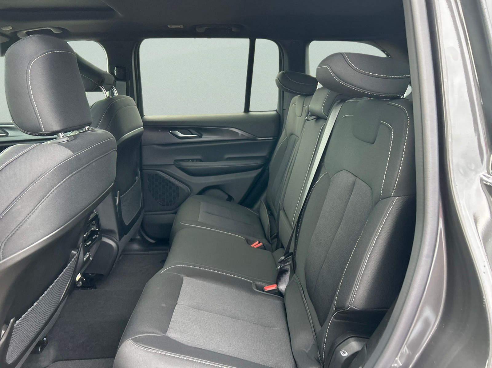 New 2026 Baltic Gray Metallic Clearcoat Jeep Laredo X image 10