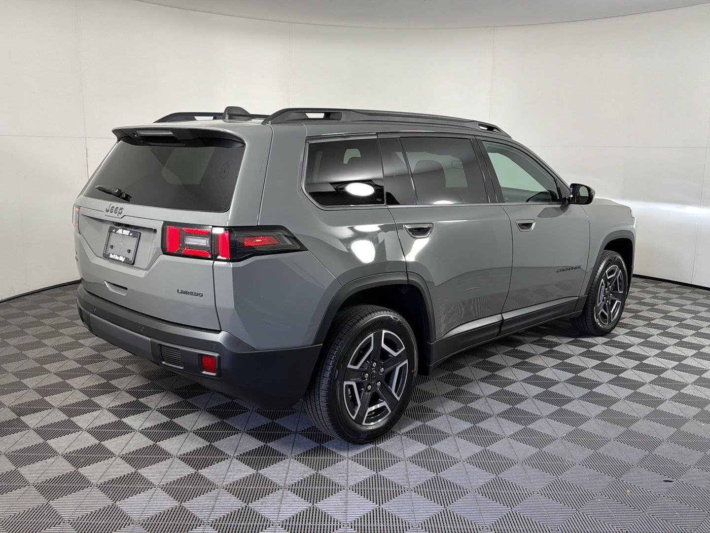 New 2026 Sting-Gray Clear-Coat Exterior Paint Jeep Laredo image 4