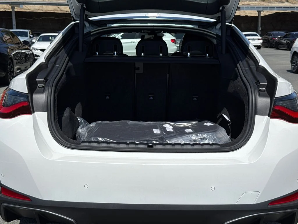 New 2026 White BMW eDrive40 image 9