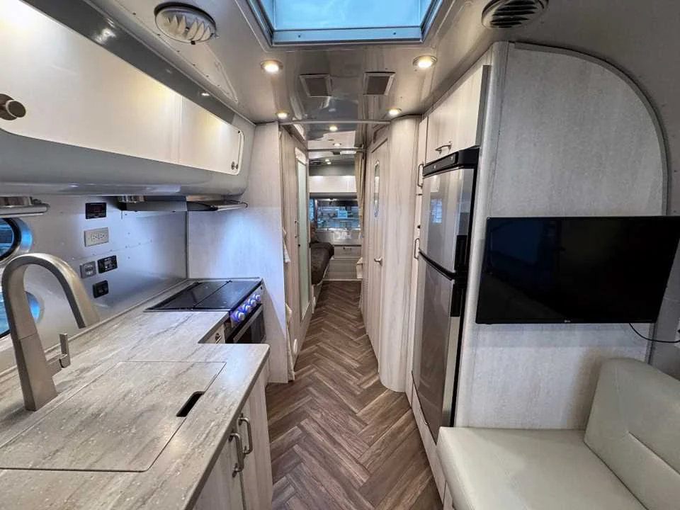 Used 2022 SILVER AIRSTREAM  image 15