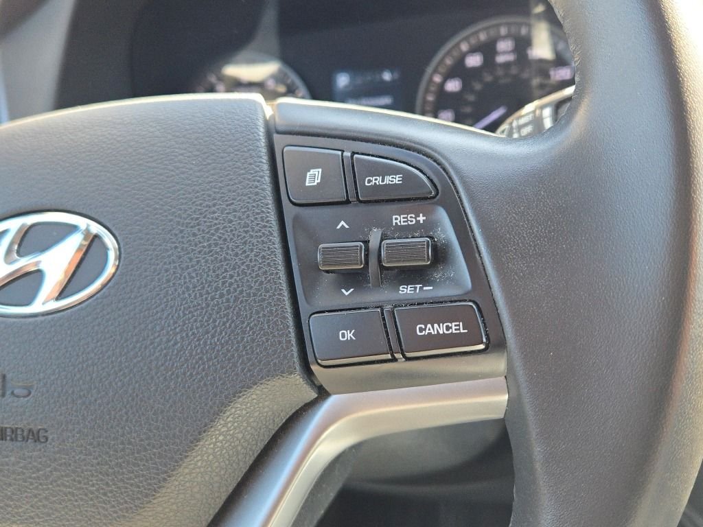 Used 2017 Black Hyundai SE Plus image 30