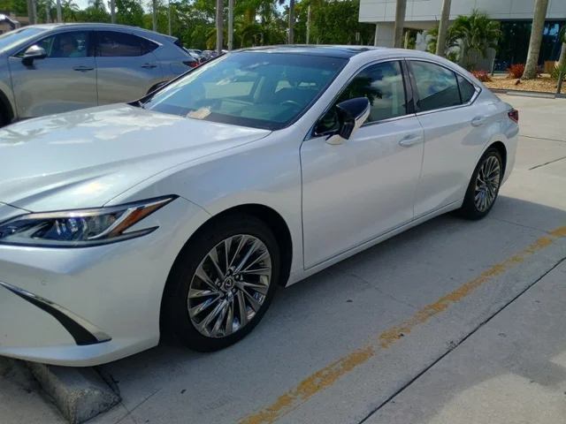 2024 Lexus ES 350 Luxury