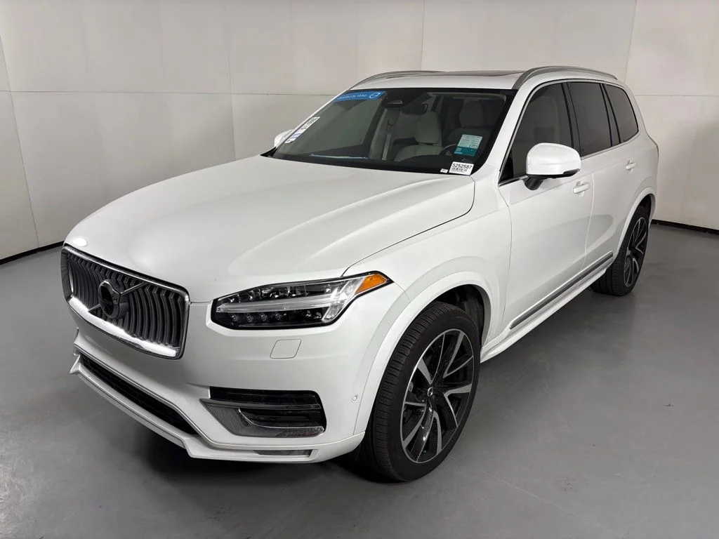 Certified Used 2025 Crystal White Volvo Plus image 4