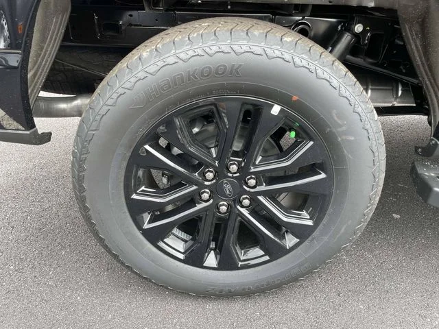 New 2026 Agate Black Metallic Ford Lariat image 3