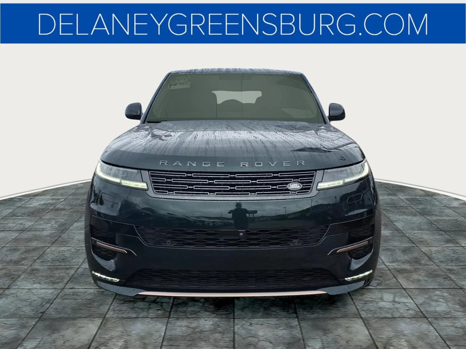 Used 2025 Green Land Rover Dynamic SE image 8