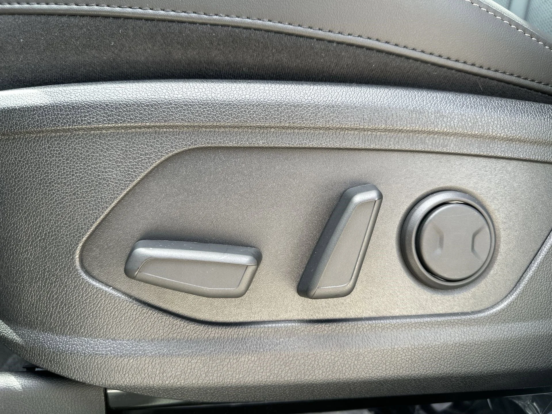 New 2026 Glacial White Pearl Kia X-Line EX AWD image 16