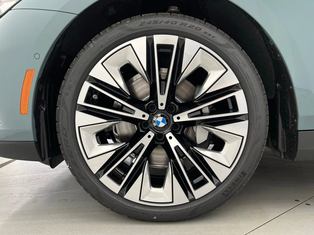 Used 2026 Cape York Green Metallic BMW 530i image 22