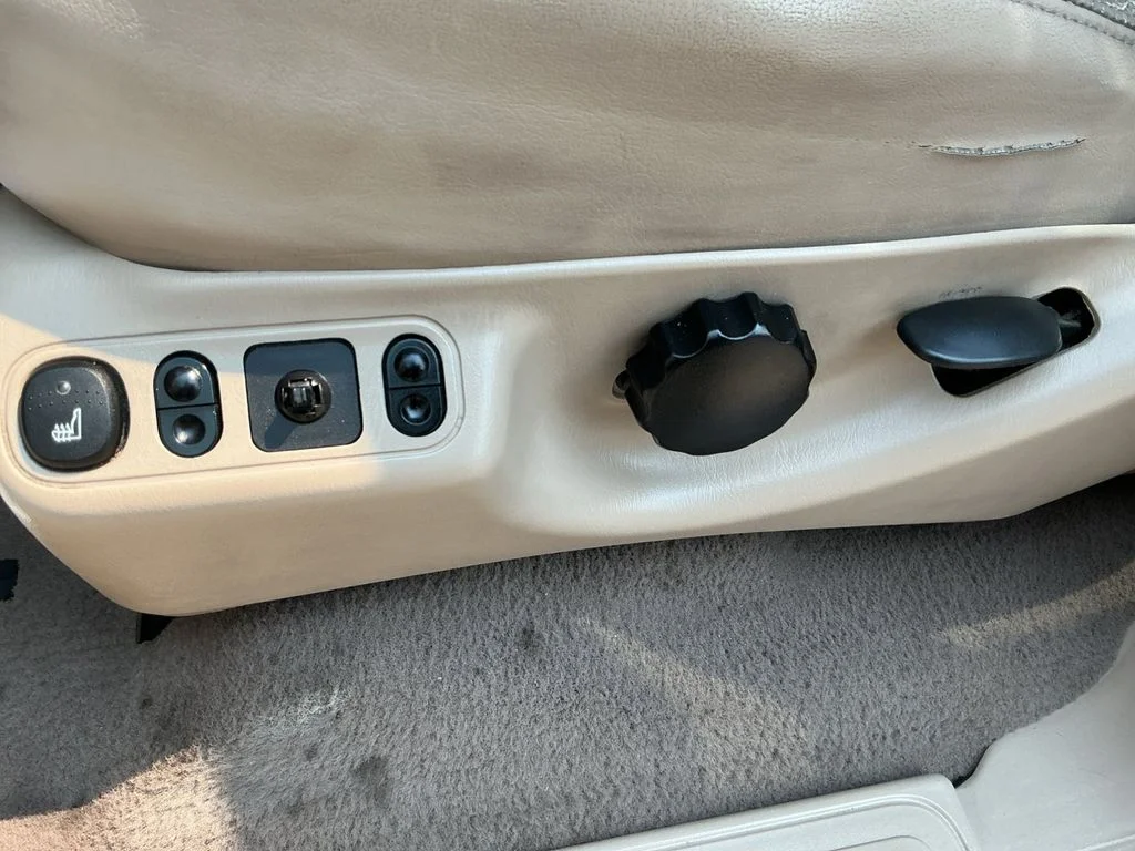 Used 2000 White Ford Eddie Bauer image 19