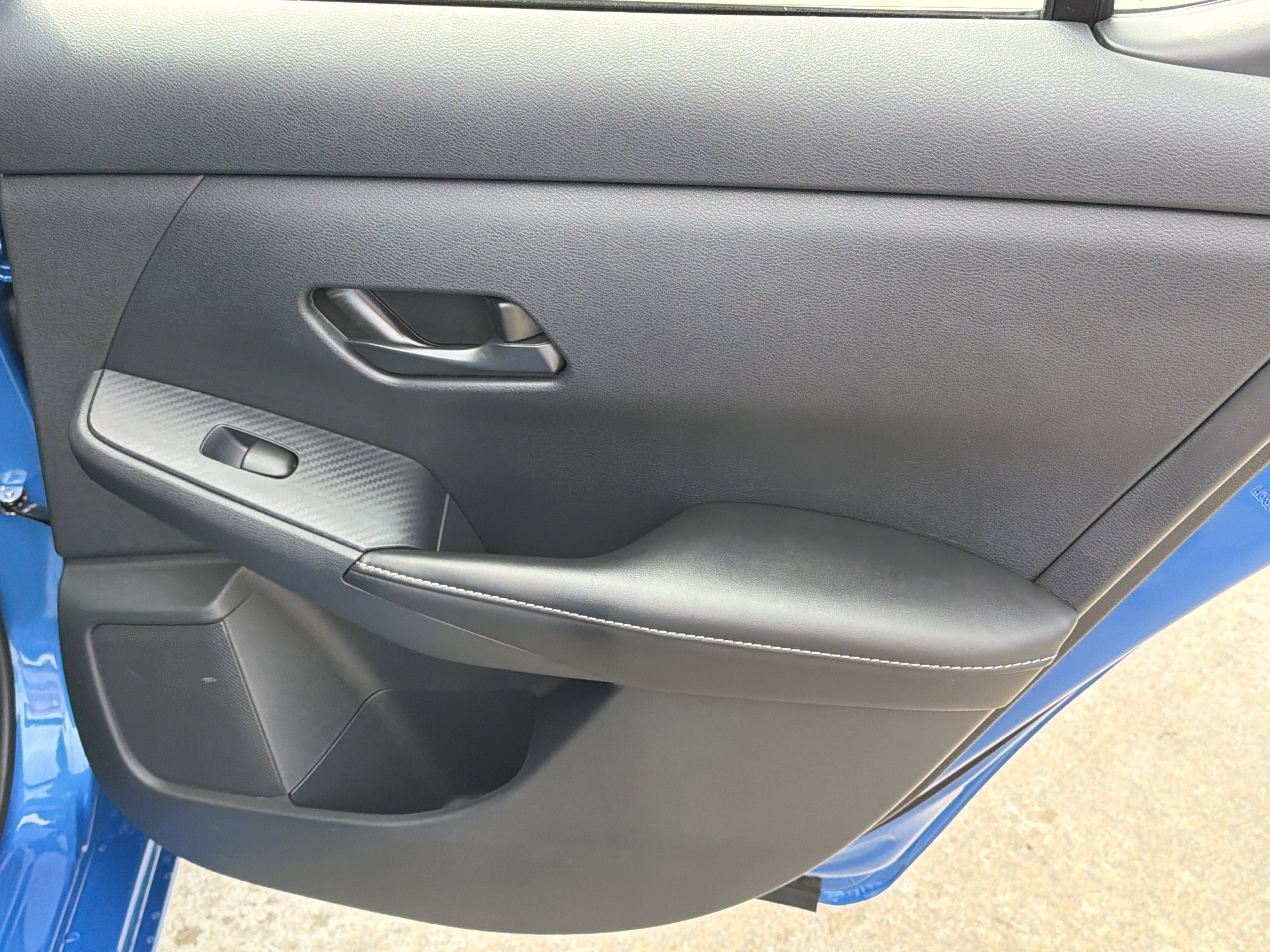 Used 2025 Electric Blue Metallic Nissan SV image 17