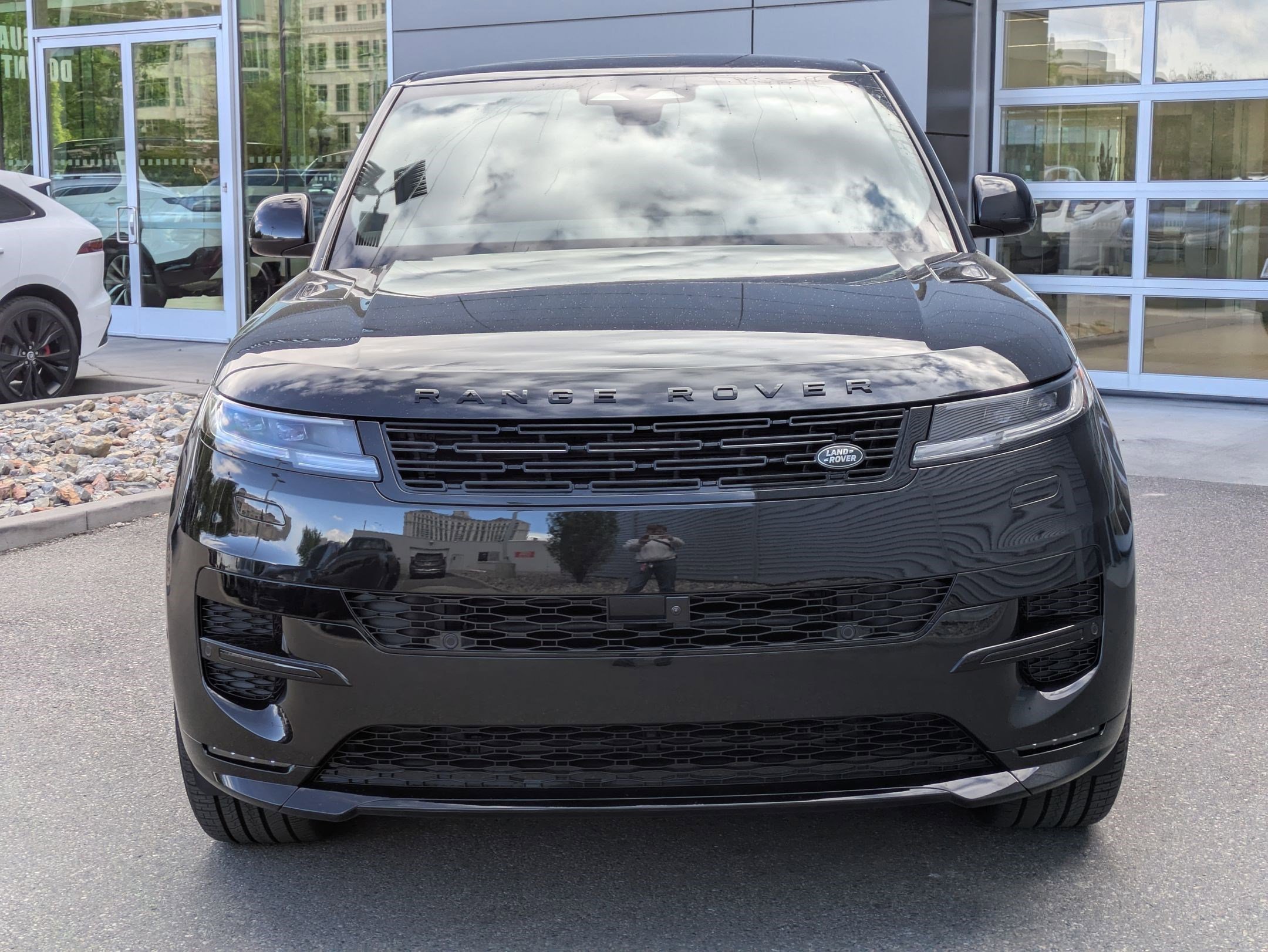 New 2026 Santorini Black Land Rover P400 Dynamic SE image 2