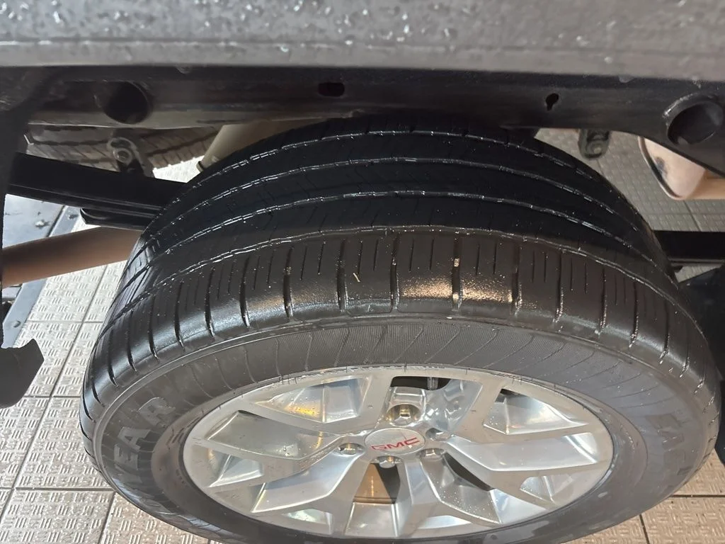 Used 2018 Red GMC SLT image 15