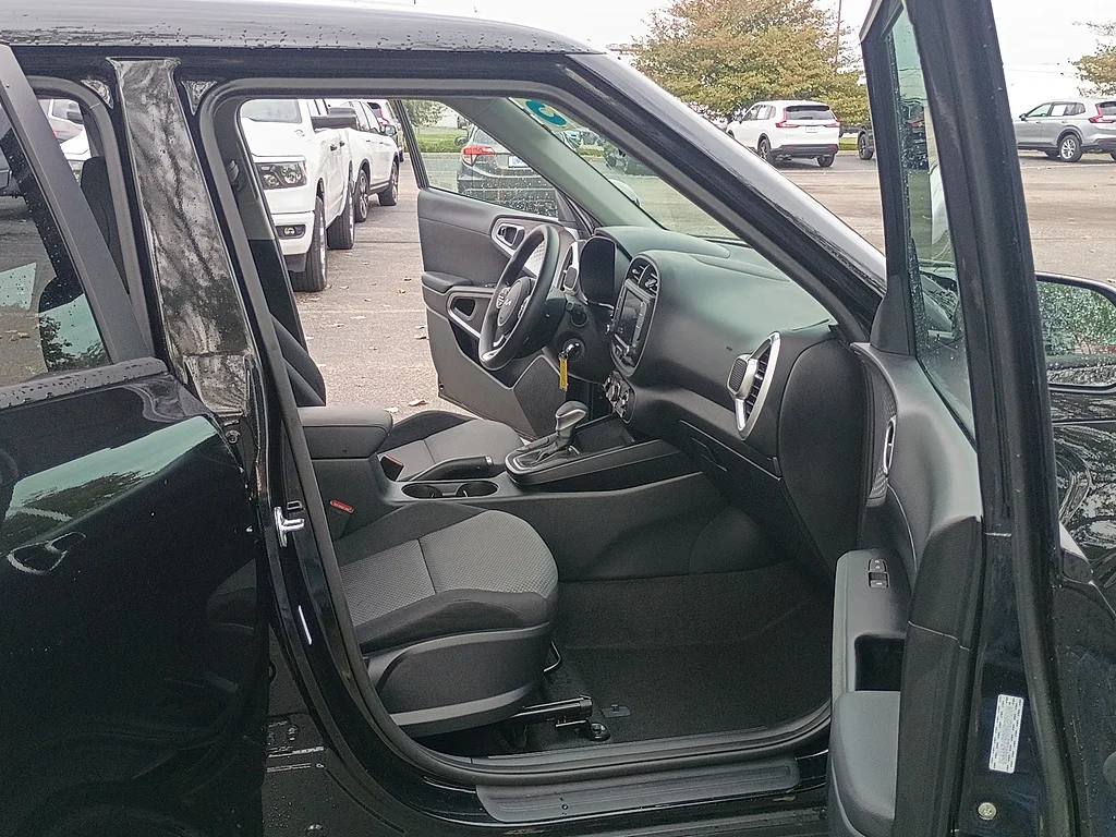 Used 2025 Fusion Black Kia LX image 16
