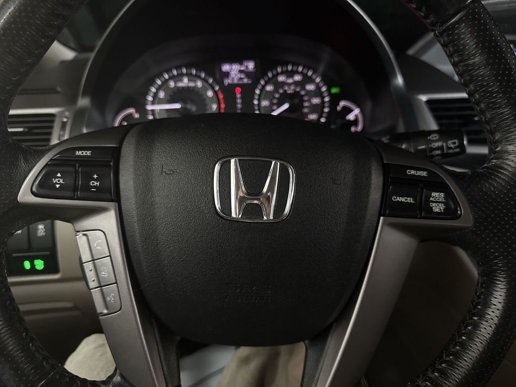 Used 2017 White Diamond Pearl Honda EX-L image 23