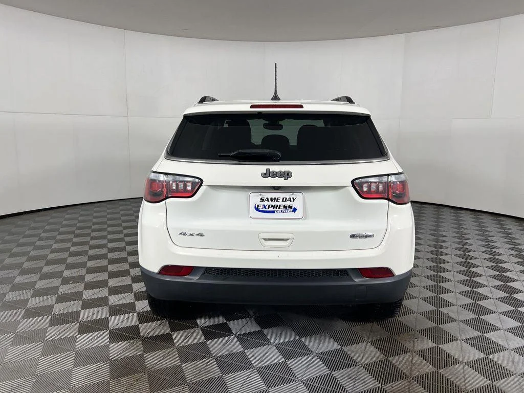 Used 2019 White Clearcoat Jeep Latitude image 8